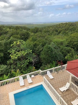Retreat Guesthouse Luxury Suites