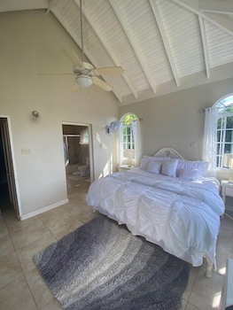 Retreat Guesthouse Luxury Suites