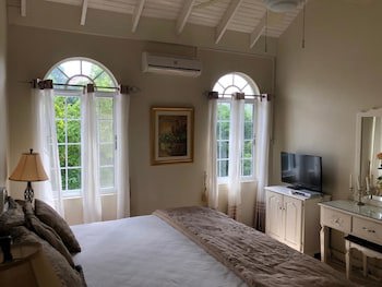 Retreat Guesthouse Luxury Suites