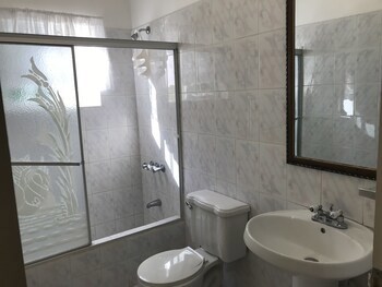 Retreat Guesthouse Luxury Suites