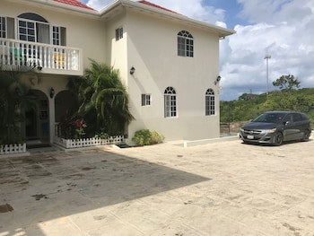 Retreat Guesthouse Luxury Suites