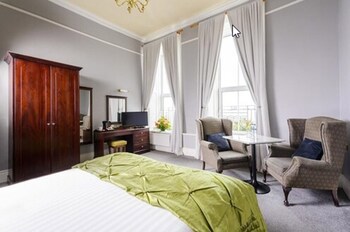 Commodore Hotel