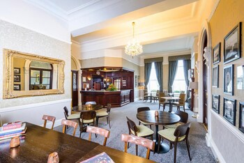 Commodore Hotel