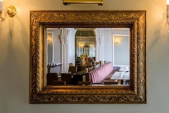 Commodore Hotel