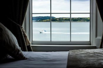 Commodore Hotel