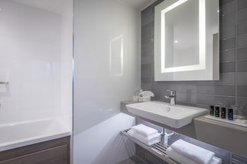 Clayton Hotel Dublin Airport