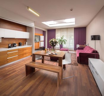 City Park Hotel & Residence