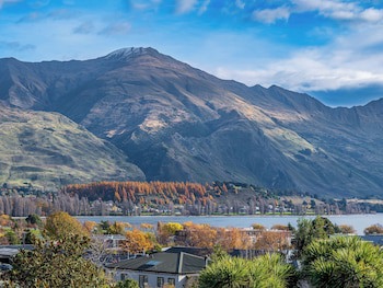 Wanaka Springs Lodge