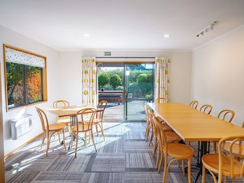 Wanaka Springs Lodge
