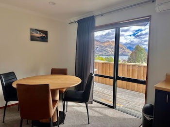 Wanaka Springs Lodge
