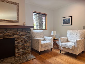 Wanaka Springs Lodge