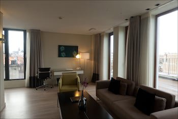 B-Aparthotel Grand Place