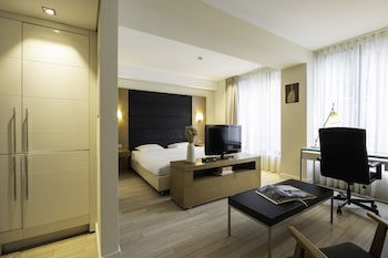 B-Aparthotel Grand Place