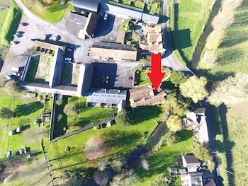 Bridge Farmhouse