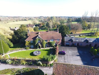 Bridge Farmhouse