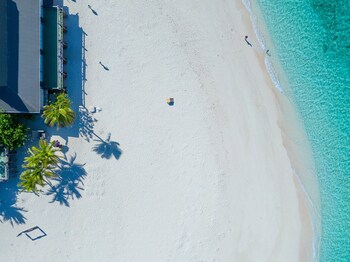 Beachcomber Island Resort