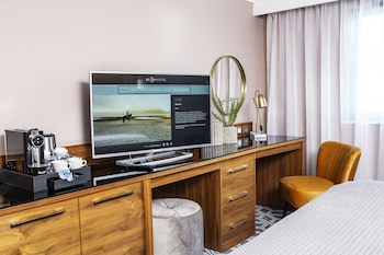 Waterfront Southport Hotel
