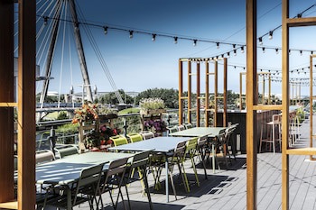 Waterfront Southport Hotel