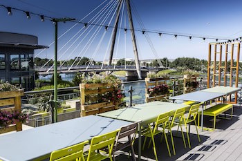 Waterfront Southport Hotel