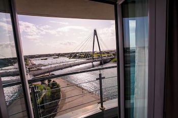 Waterfront Southport Hotel