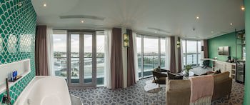 Waterfront Southport Hotel