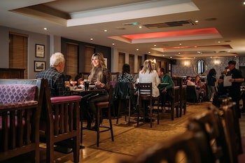 The Valley Hotel & Carriage Gardens