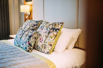 The Valley Hotel & Carriage Gardens