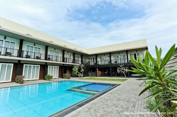 Golden Star Beach Hotel