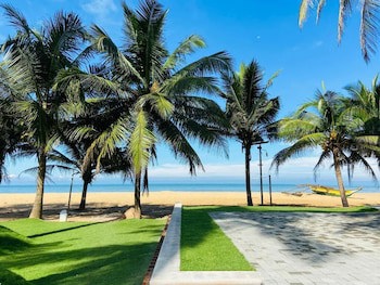 Golden Star Beach Hotel