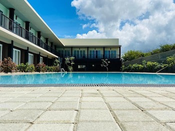 Golden Star Beach Hotel