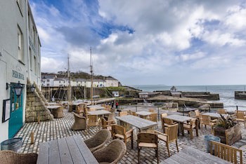 Pier House