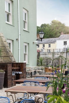 Pier House