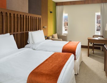 Al Falaj Hotel