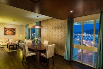 Al Falaj Hotel