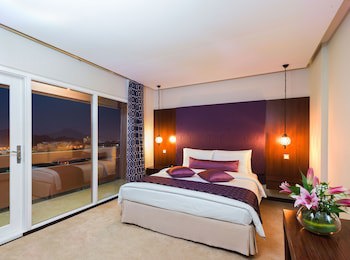 Al Falaj Hotel