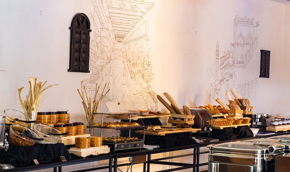 Al Falaj Hotel