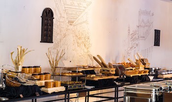 Al Falaj Hotel