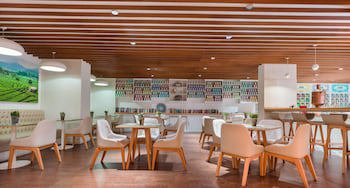 Al Falaj Hotel