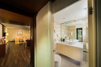 Al Falaj Hotel