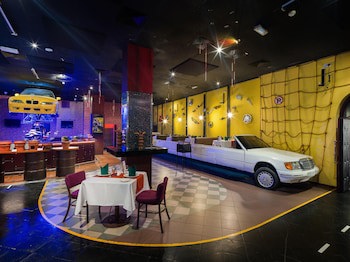 Al Falaj Hotel