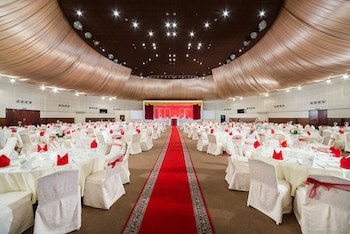 Al Falaj Hotel