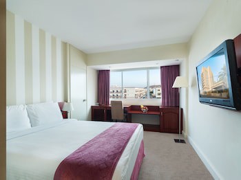 Al Falaj Hotel