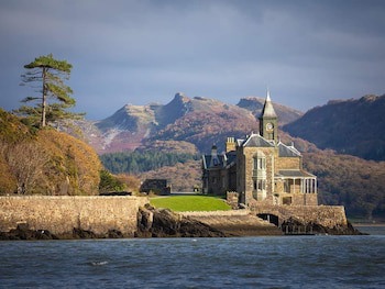 Cadwgan House Hotel