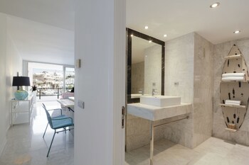 Marina Suites