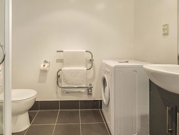 Barclay Suites