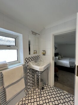 Cottage Lodge Hotel