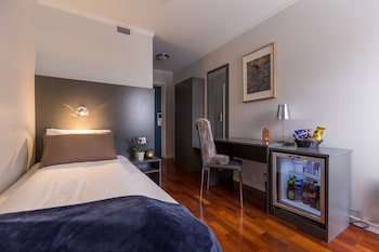 Enter Viking Hotel