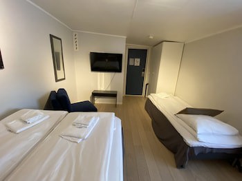 Enter Viking Hotel