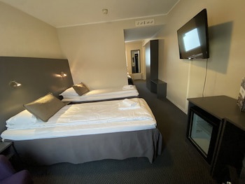 Enter Viking Hotel