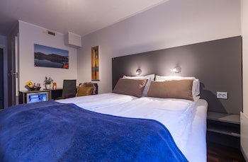 Enter Viking Hotel